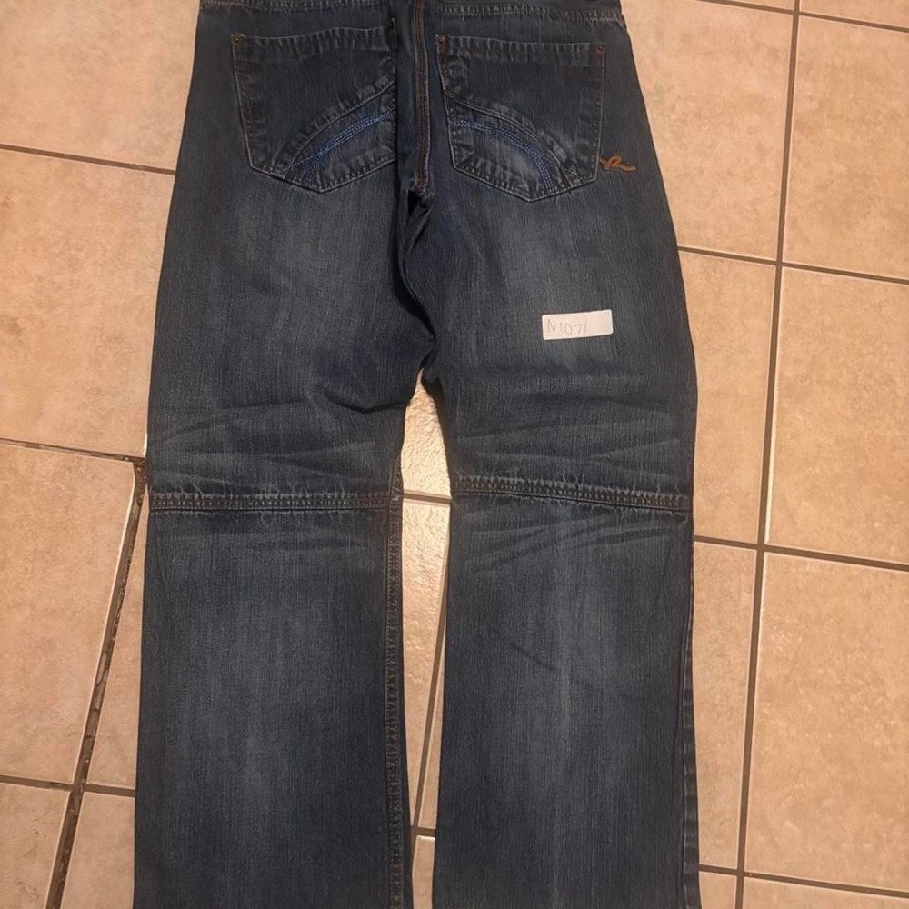 Navy blue baggy Rocawear denim jeans with a relaxed bootcut fit Size 36x34
